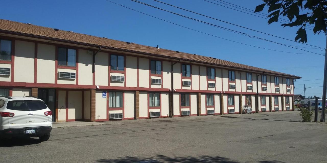 Guest Lodge Motel Minot Exterior photo