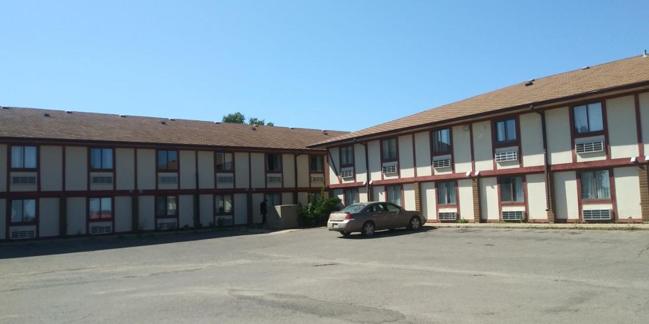 Guest Lodge Motel Minot Exterior photo